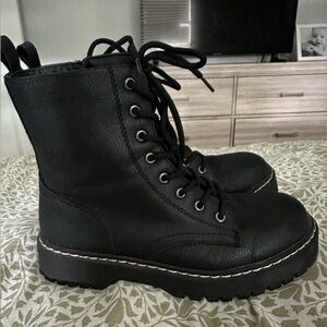 Sincerely Jules combat boots size 9. New without tags.